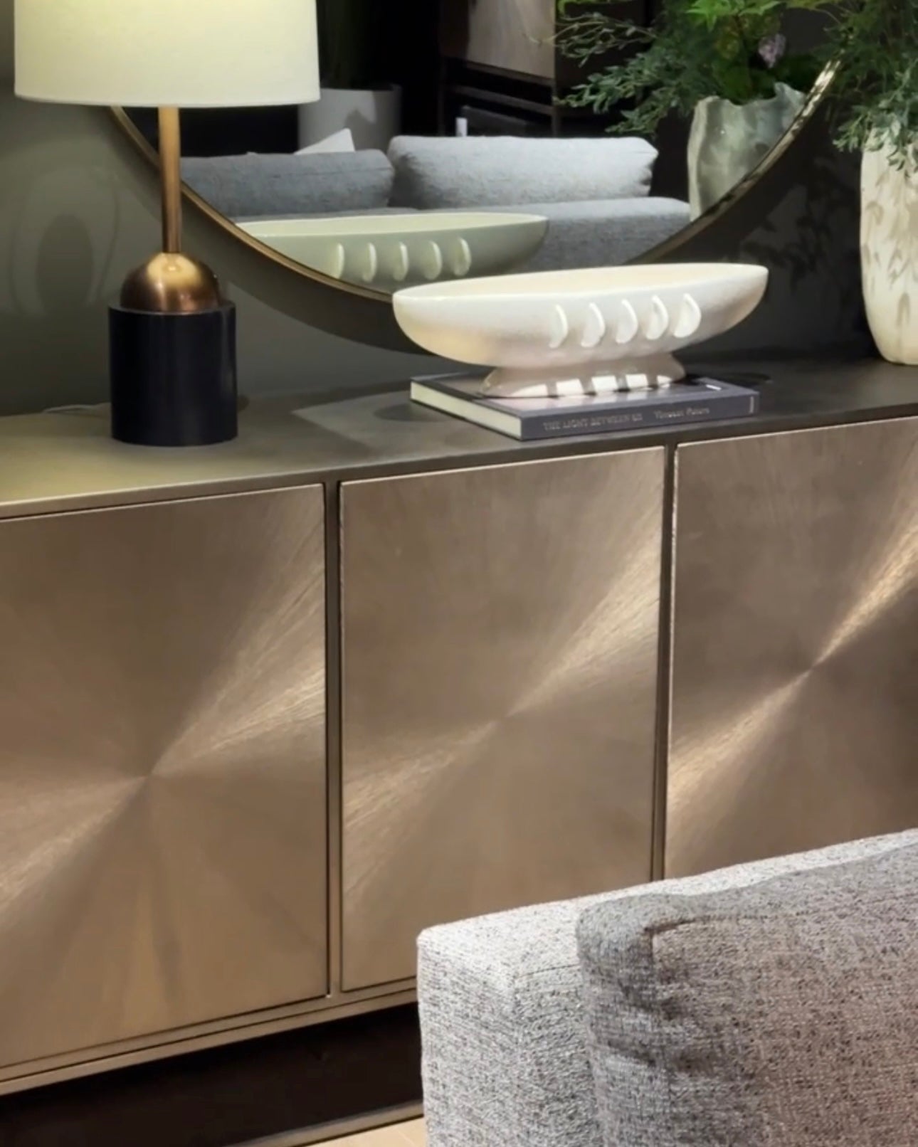 The Return of Silver and Chrome in Interior Design: Metallic Decor ...