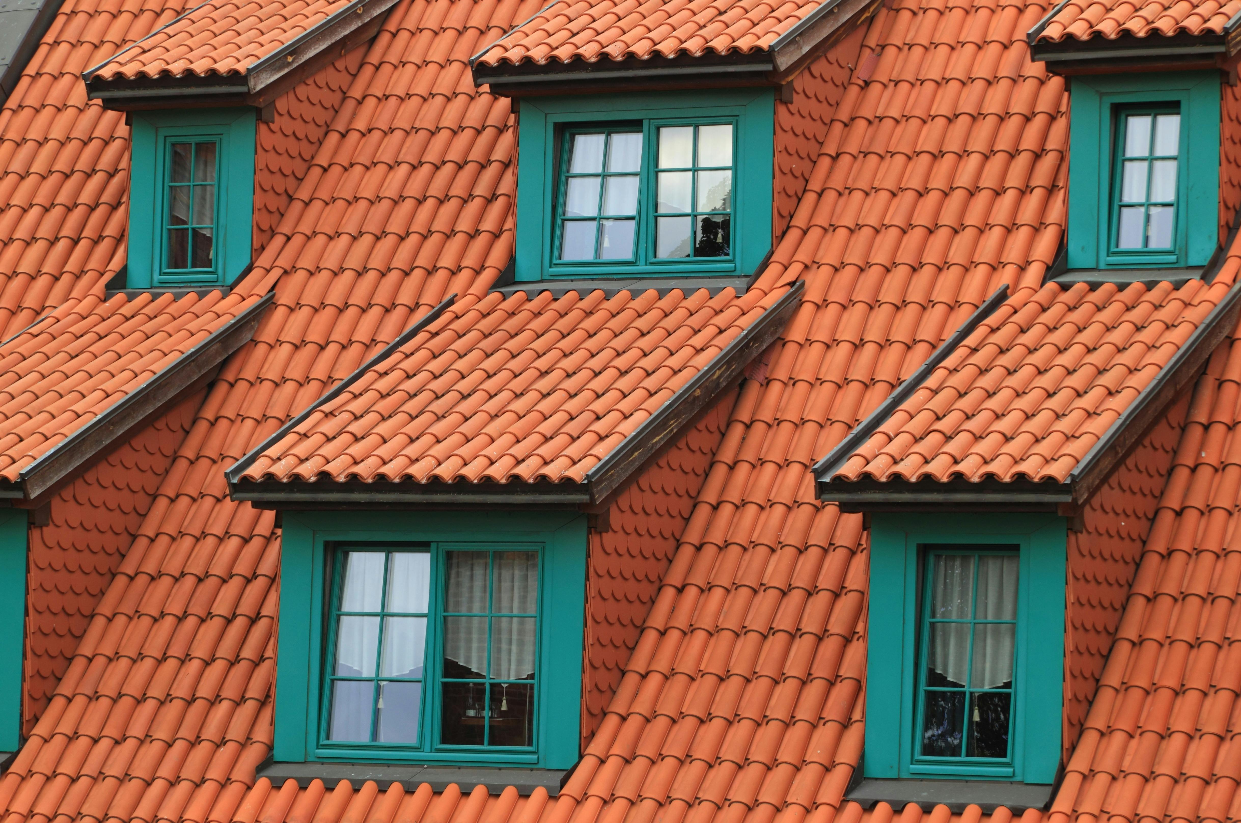 Modern Roofing Solutions: Blending Style with Practicality