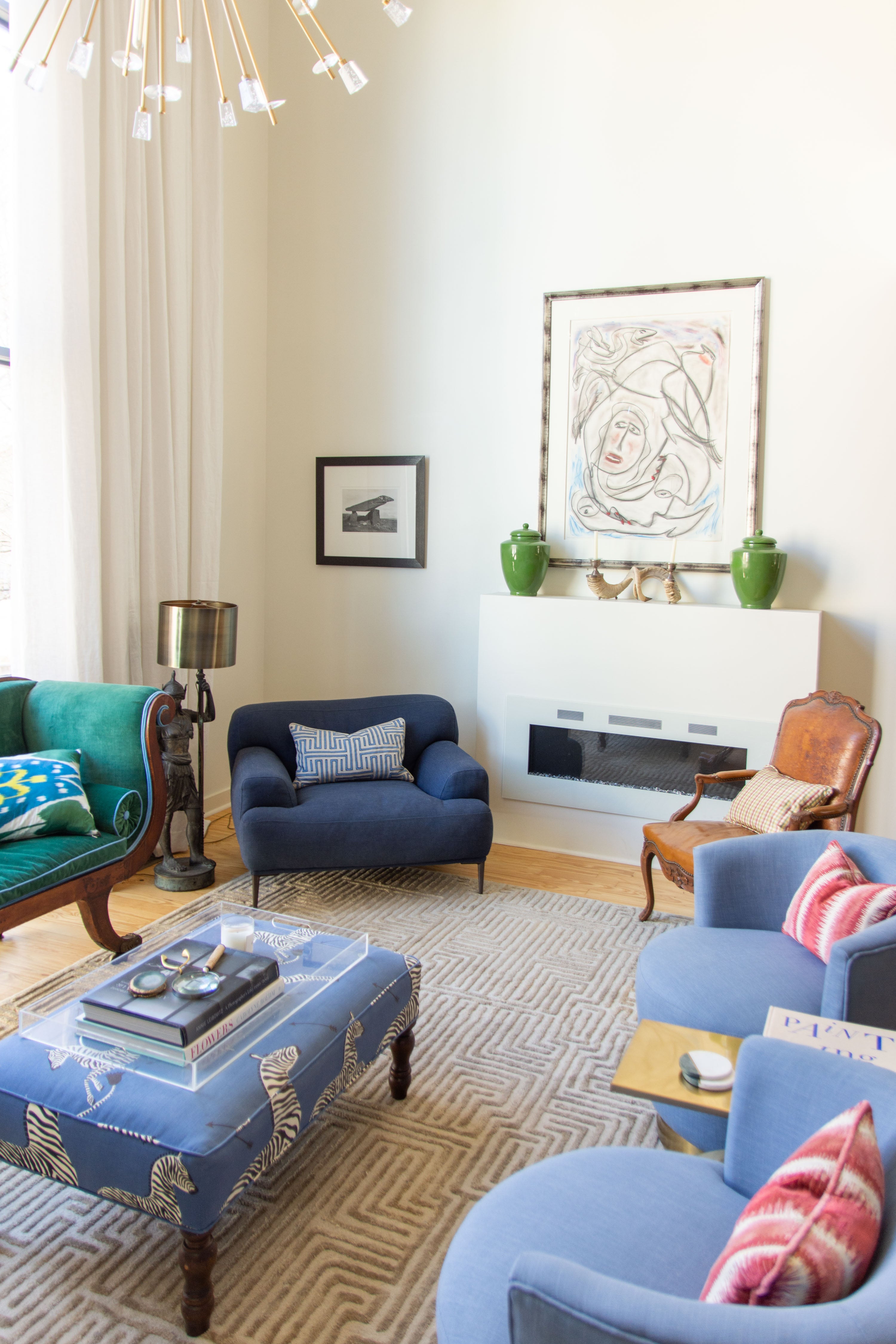 The Art of Mixing Modern and Vintage in Hollywood Regency Design