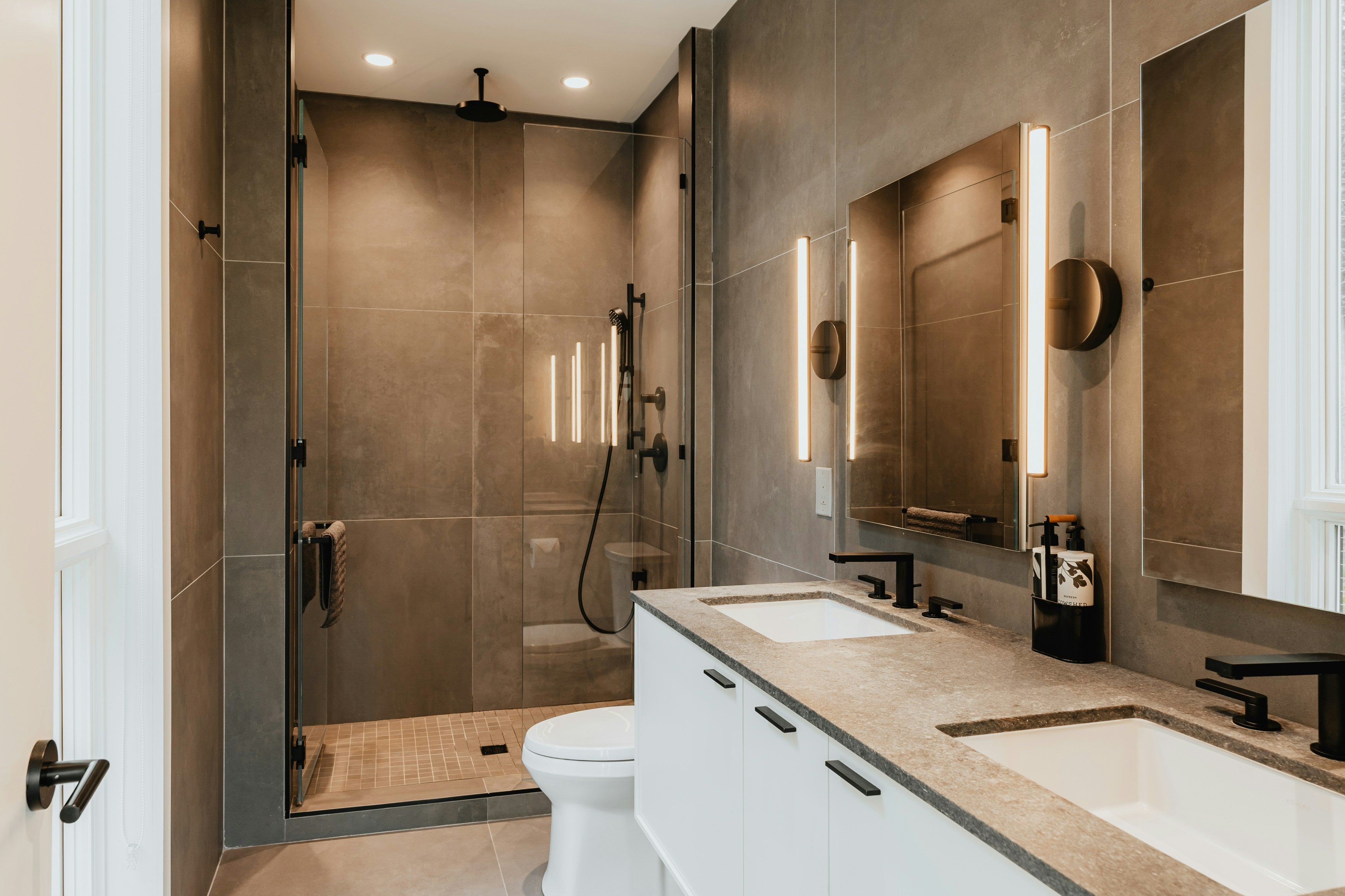 Top Bathroom Renovation Tips for a Luxurious Upgrade