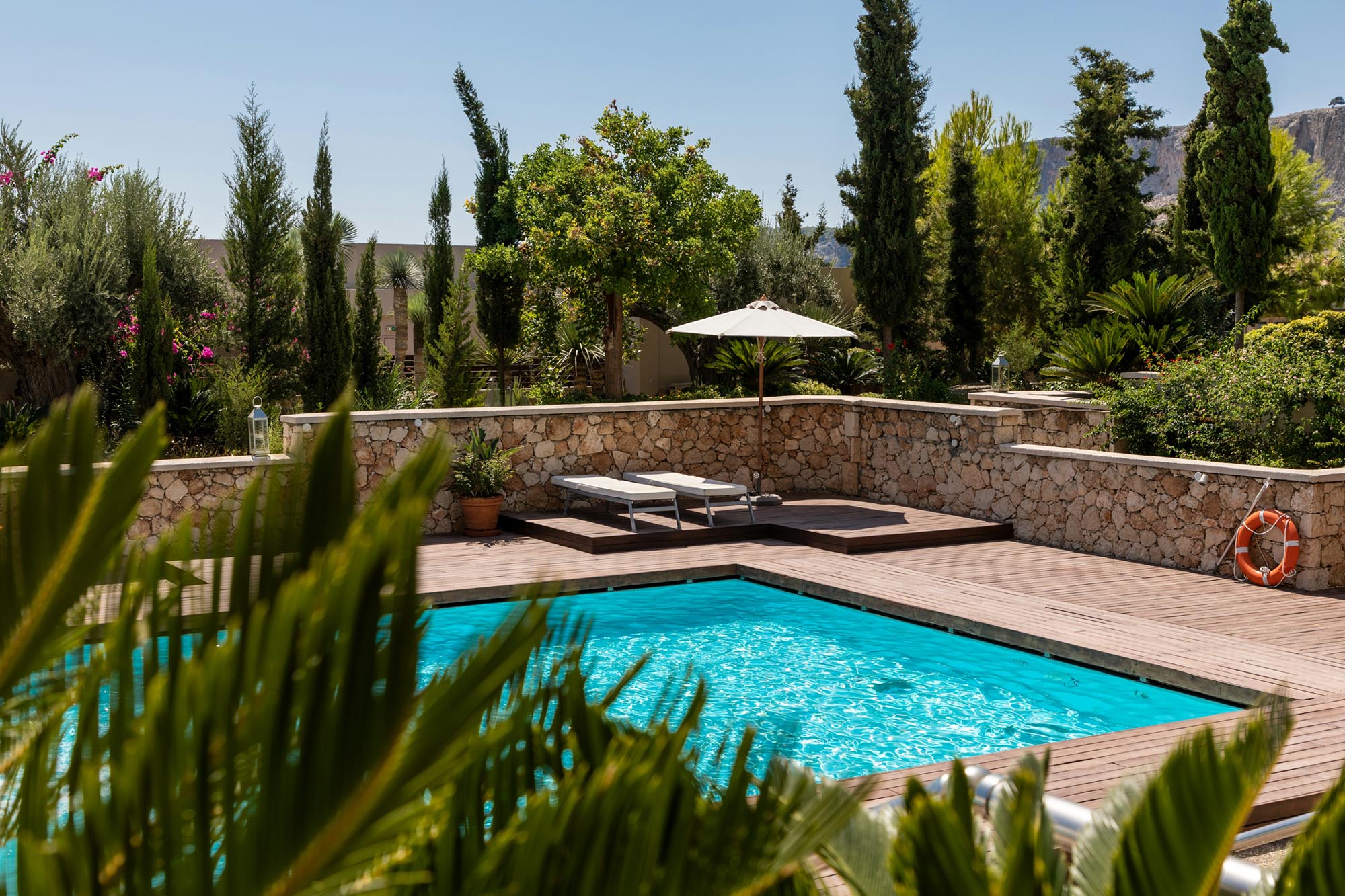 Designing the Perfect Swimming Pool at Home: A Guide