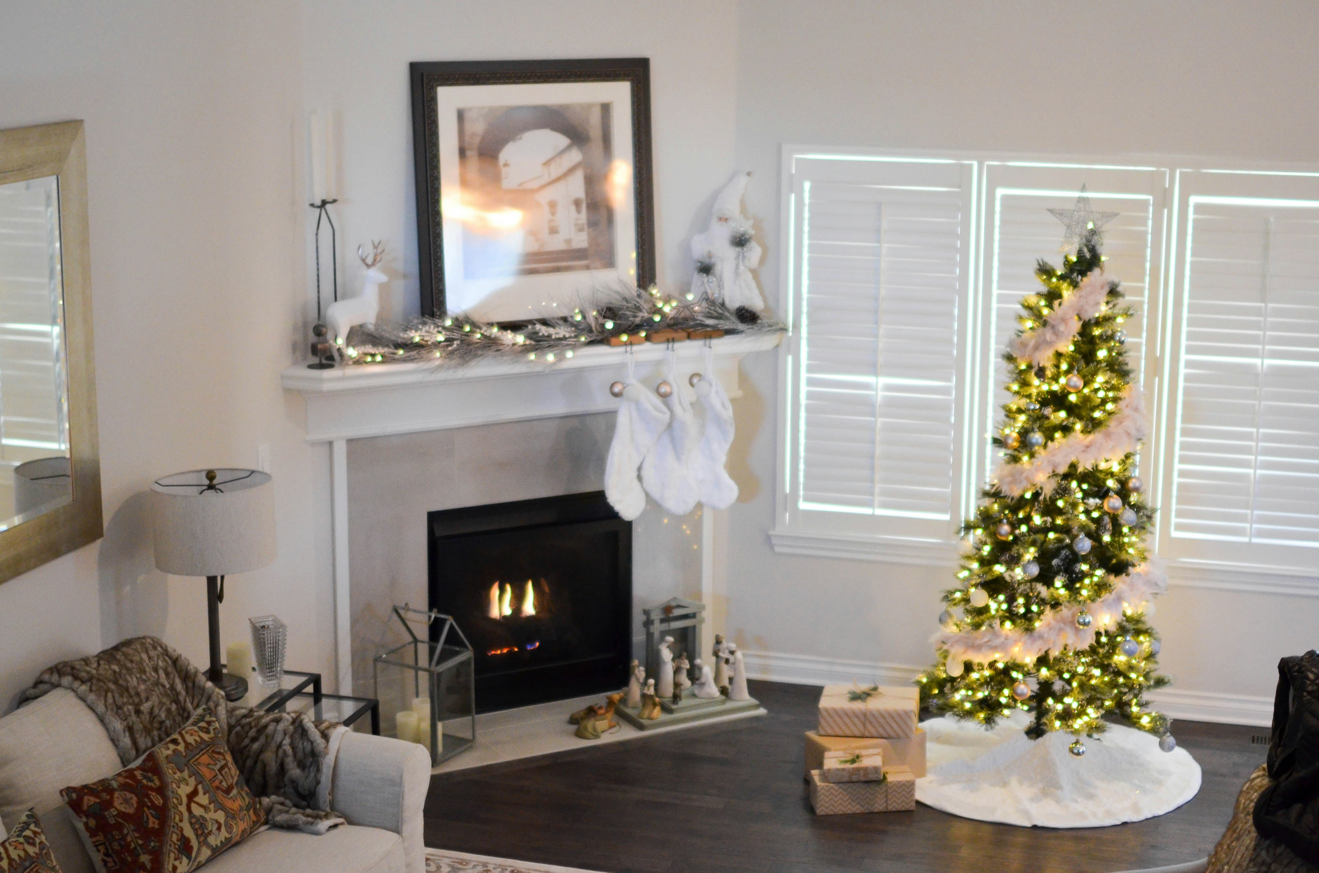 How to Style Your Living Room for the Holidays: 6 Winter Decor Tips