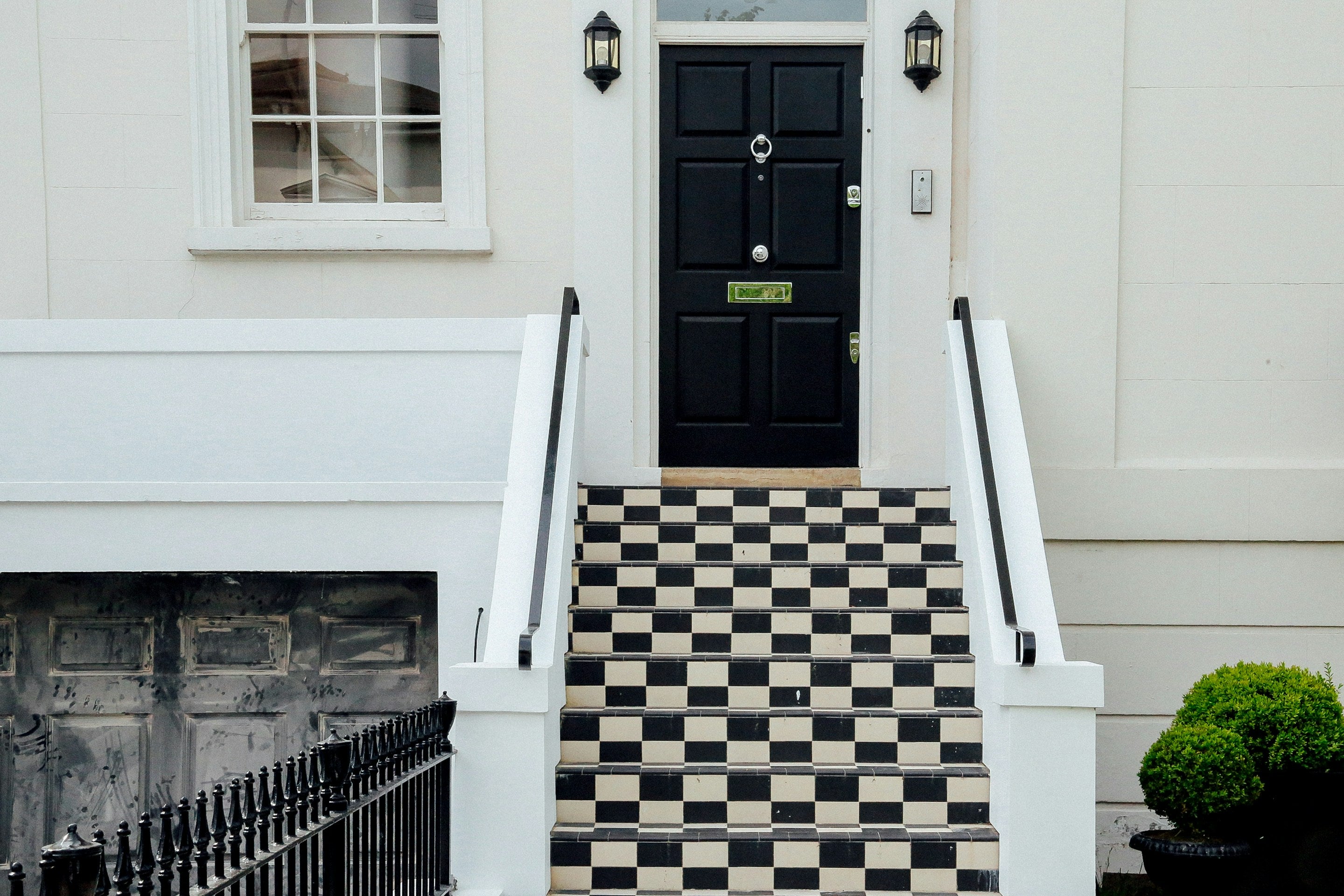 Can You Use an Entryway to Win Over Buyers?