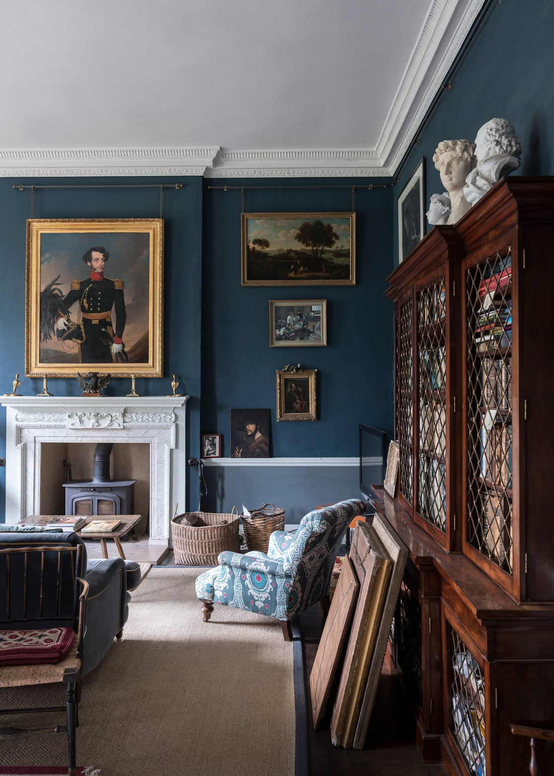 The Best Navy Blue Paint Colors (And How to Use Them)