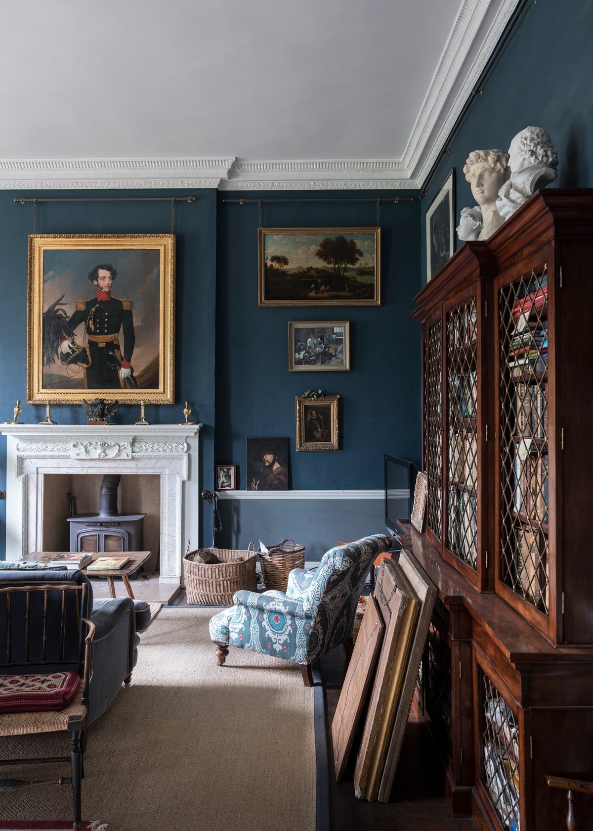 The Best Navy Blue Paint Colors (And How to Use Them)