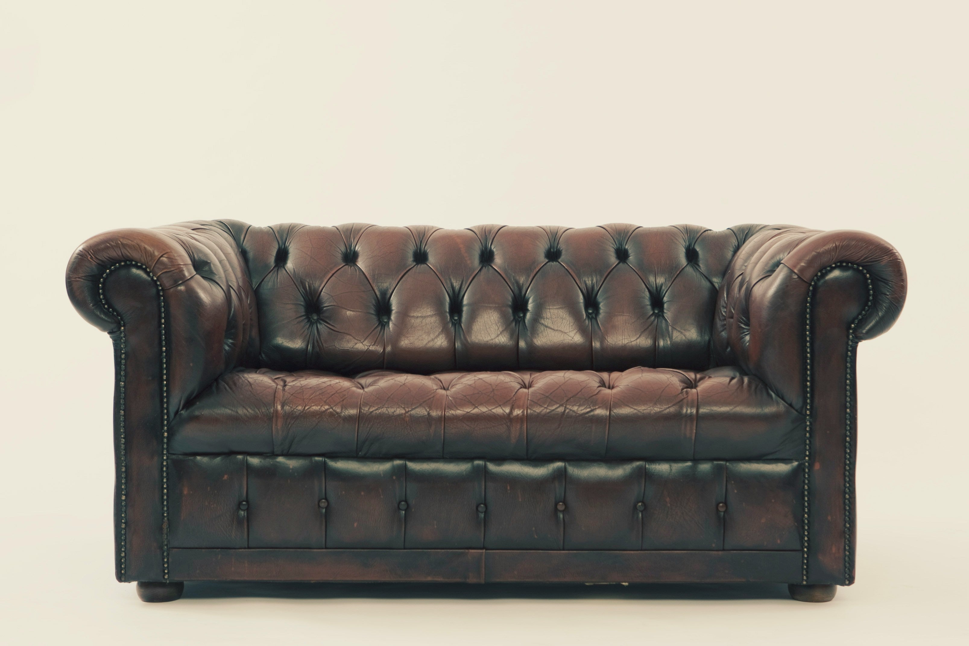 Styling a Chesterfield Sofa: Modern and Traditional Spaces