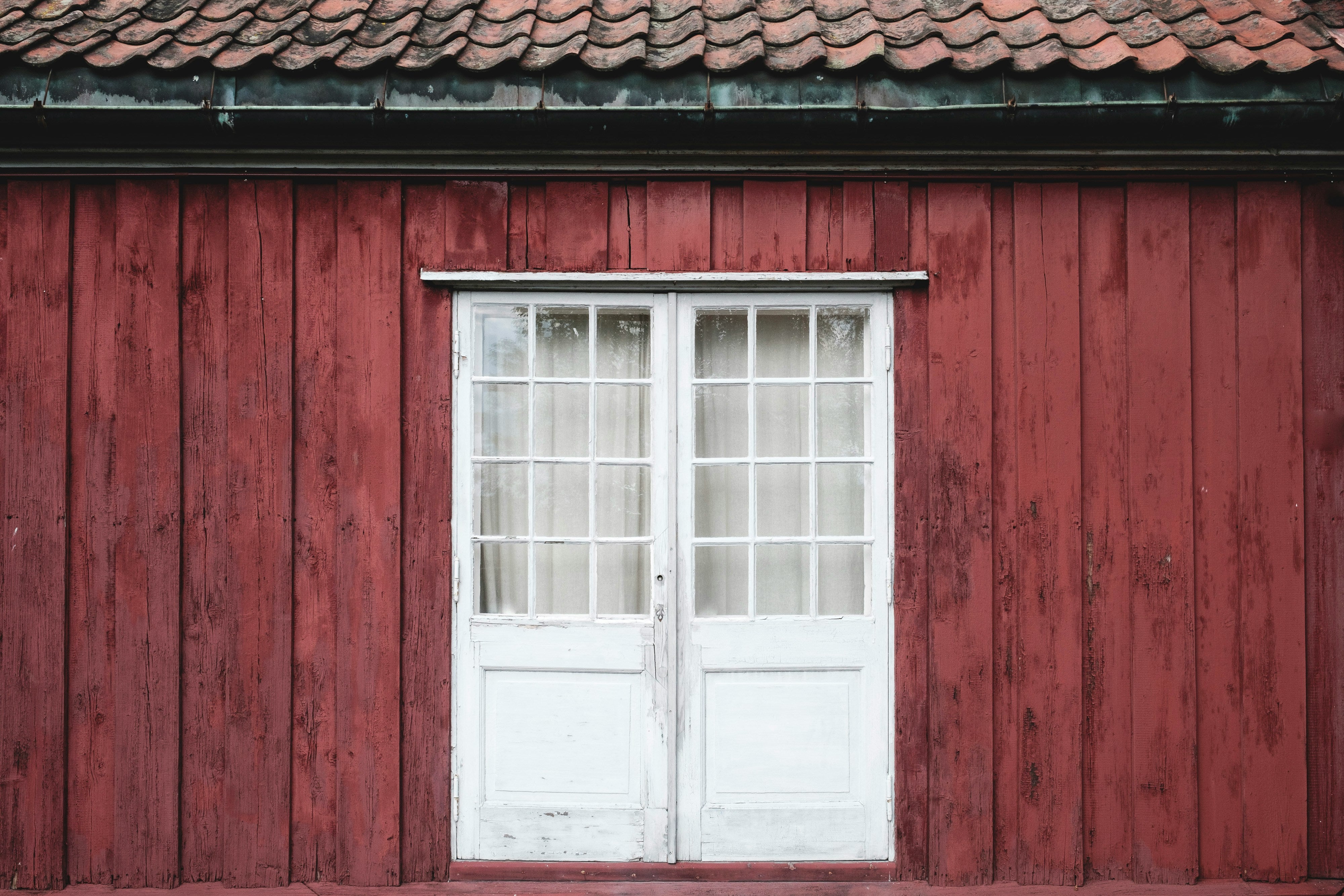 The Benefits of Using Cedar Paneling in Home Renovations