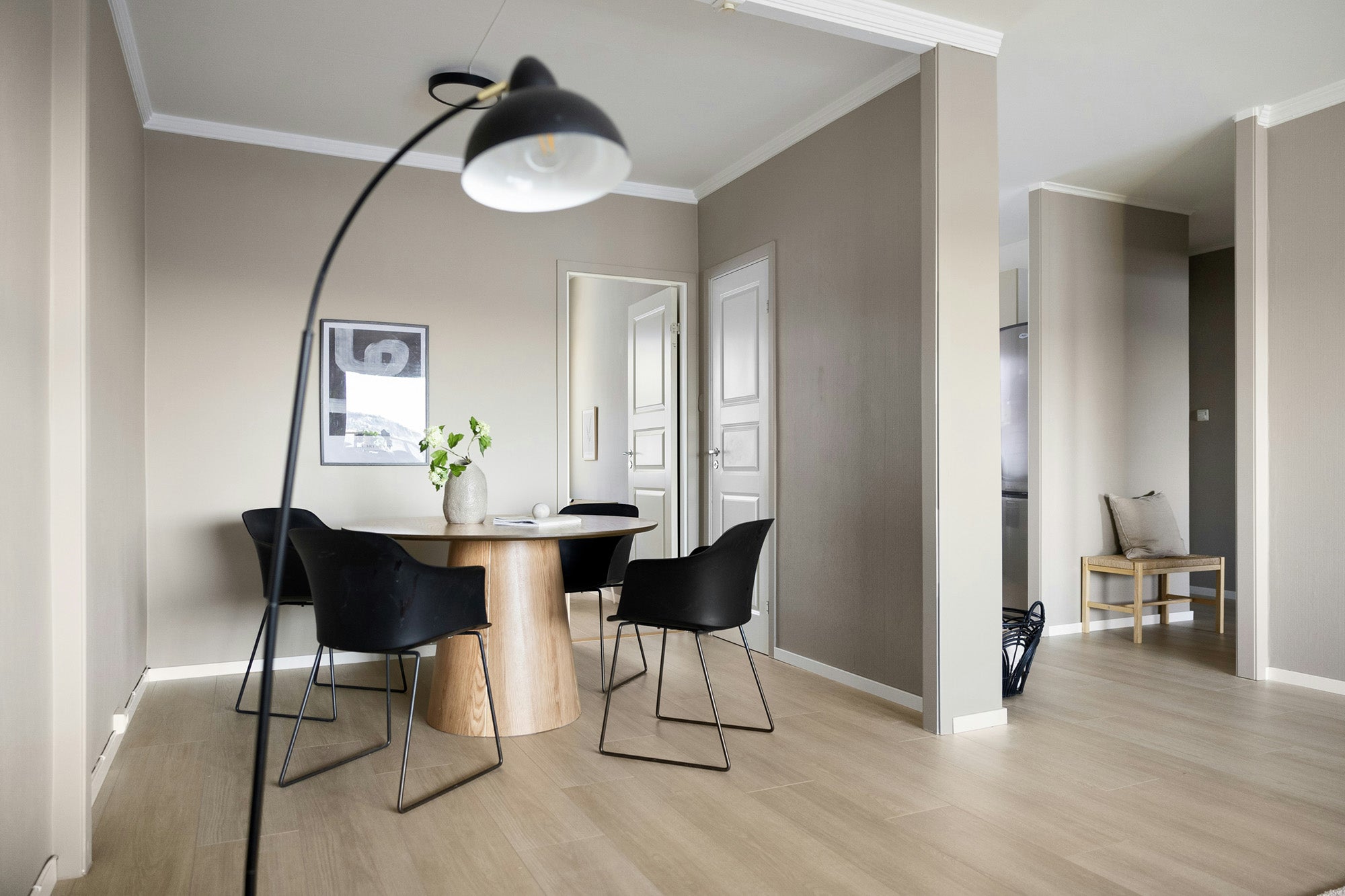 Lighting Matters: The Role of Floor Lamps in Modern Interior Design