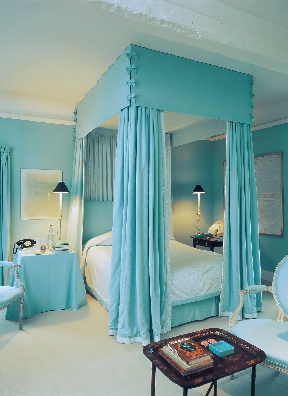 The Notebook: David Hicks' Bold Approach to English Style