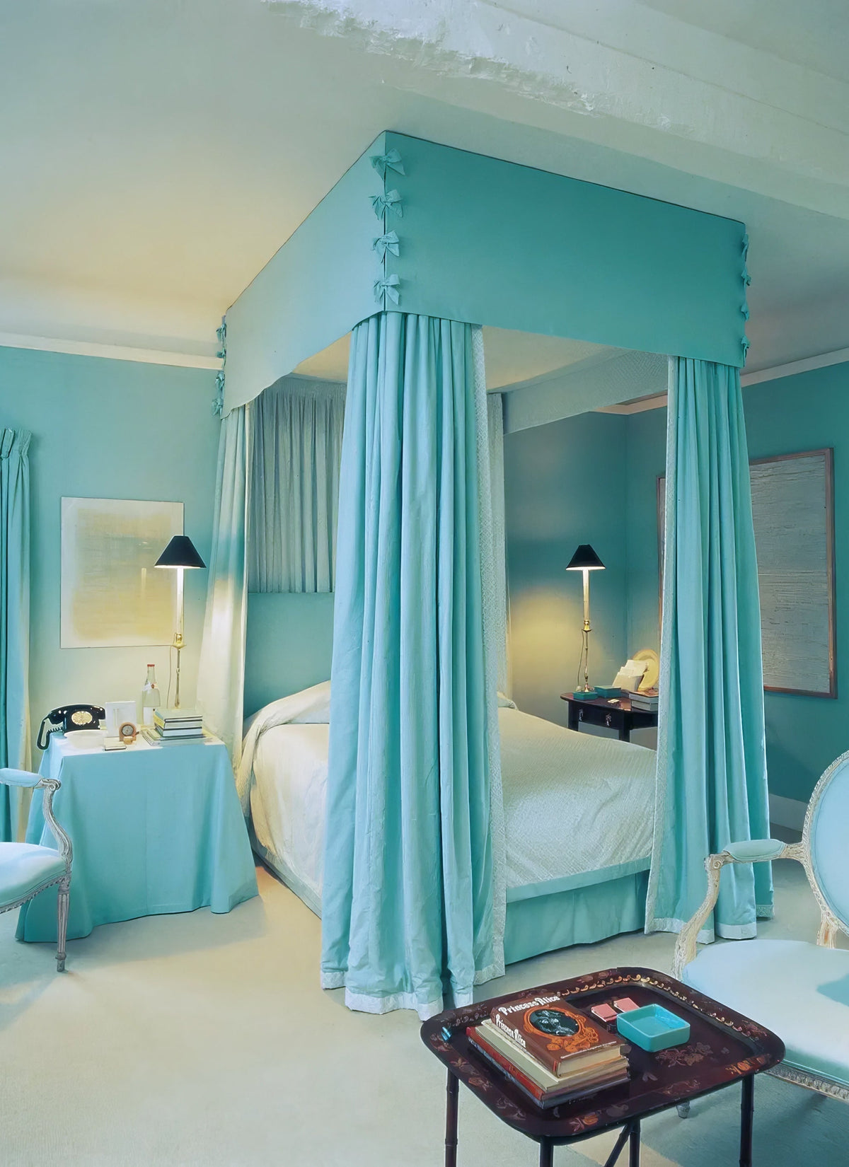 The Notebook: David Hicks' Bold Approach to English Style
