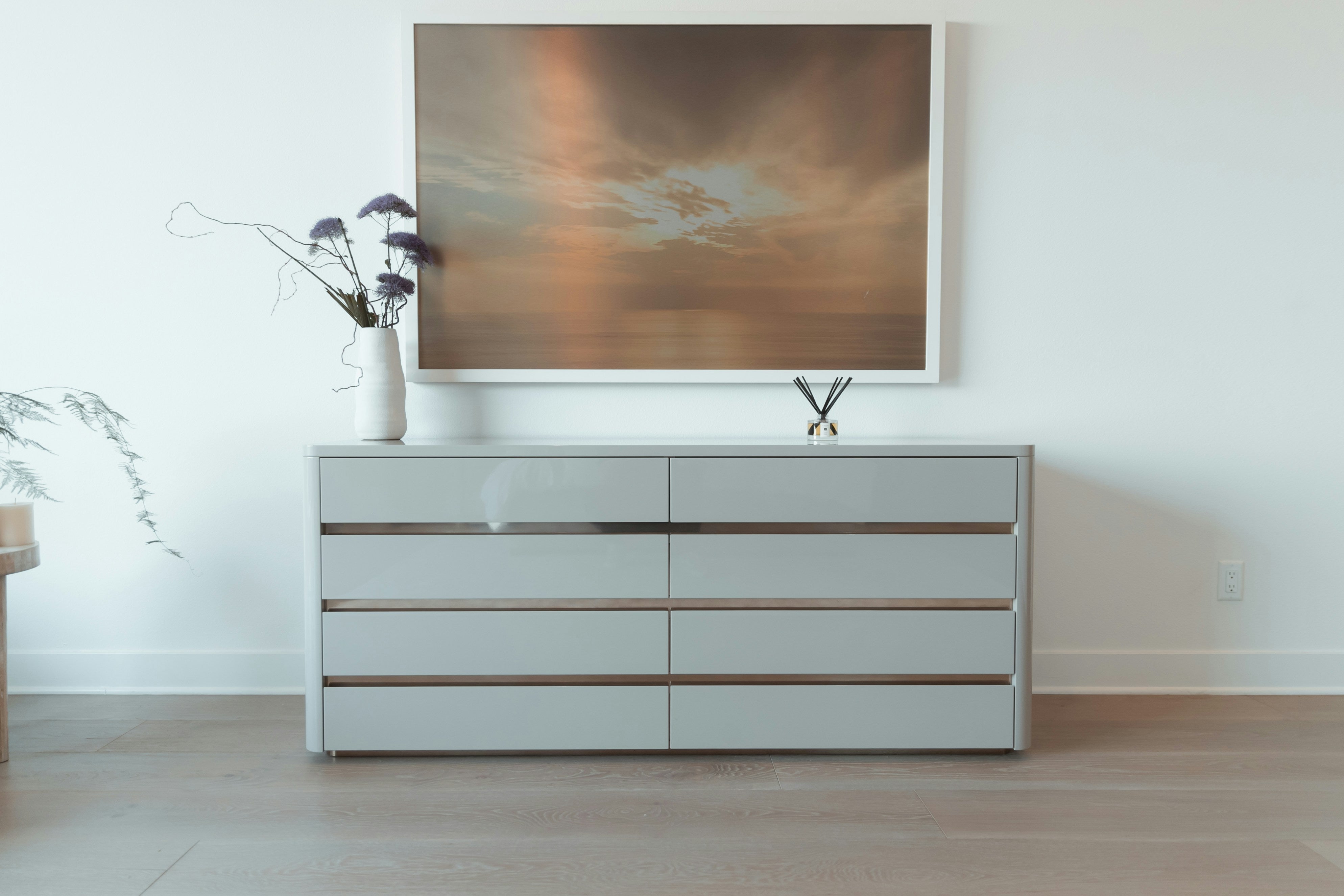 How to Select a Contemporary Dresser for a Sleek Bedroom Look