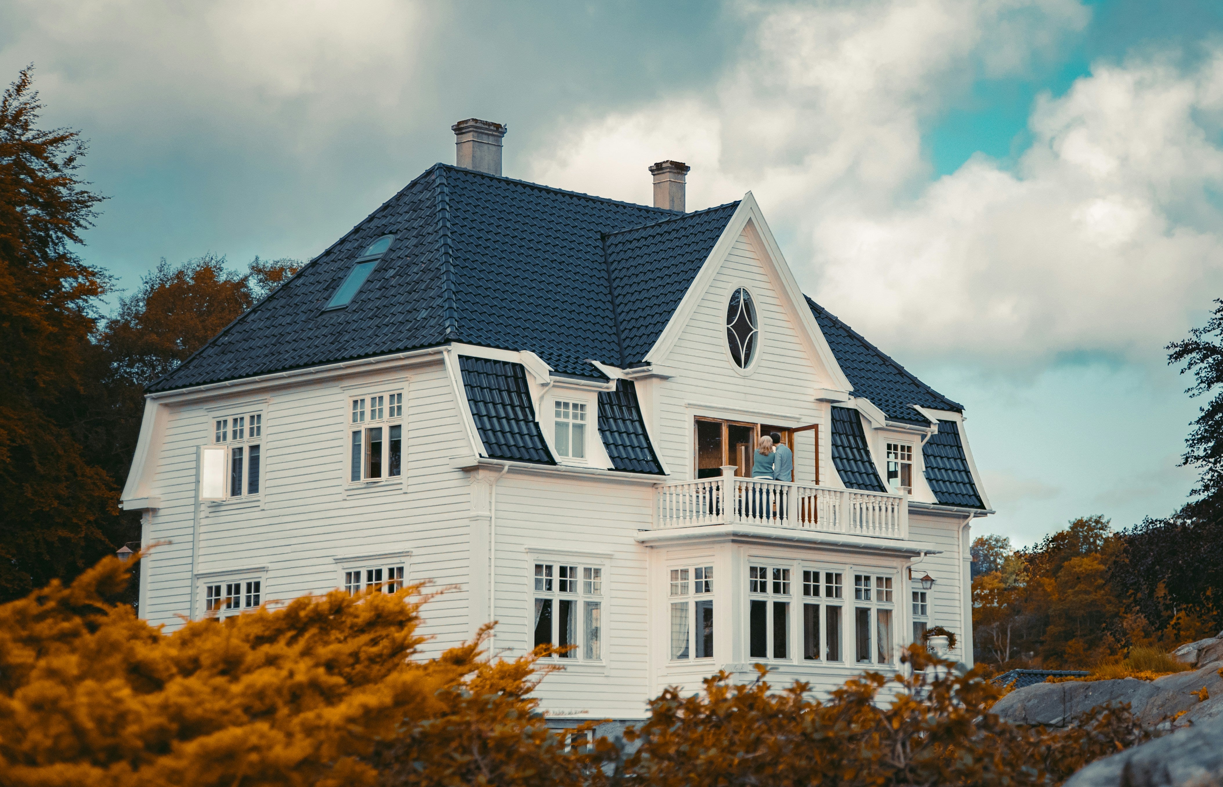 4 Practical Contracting Tips on Keeping Your Roof in Good Condition