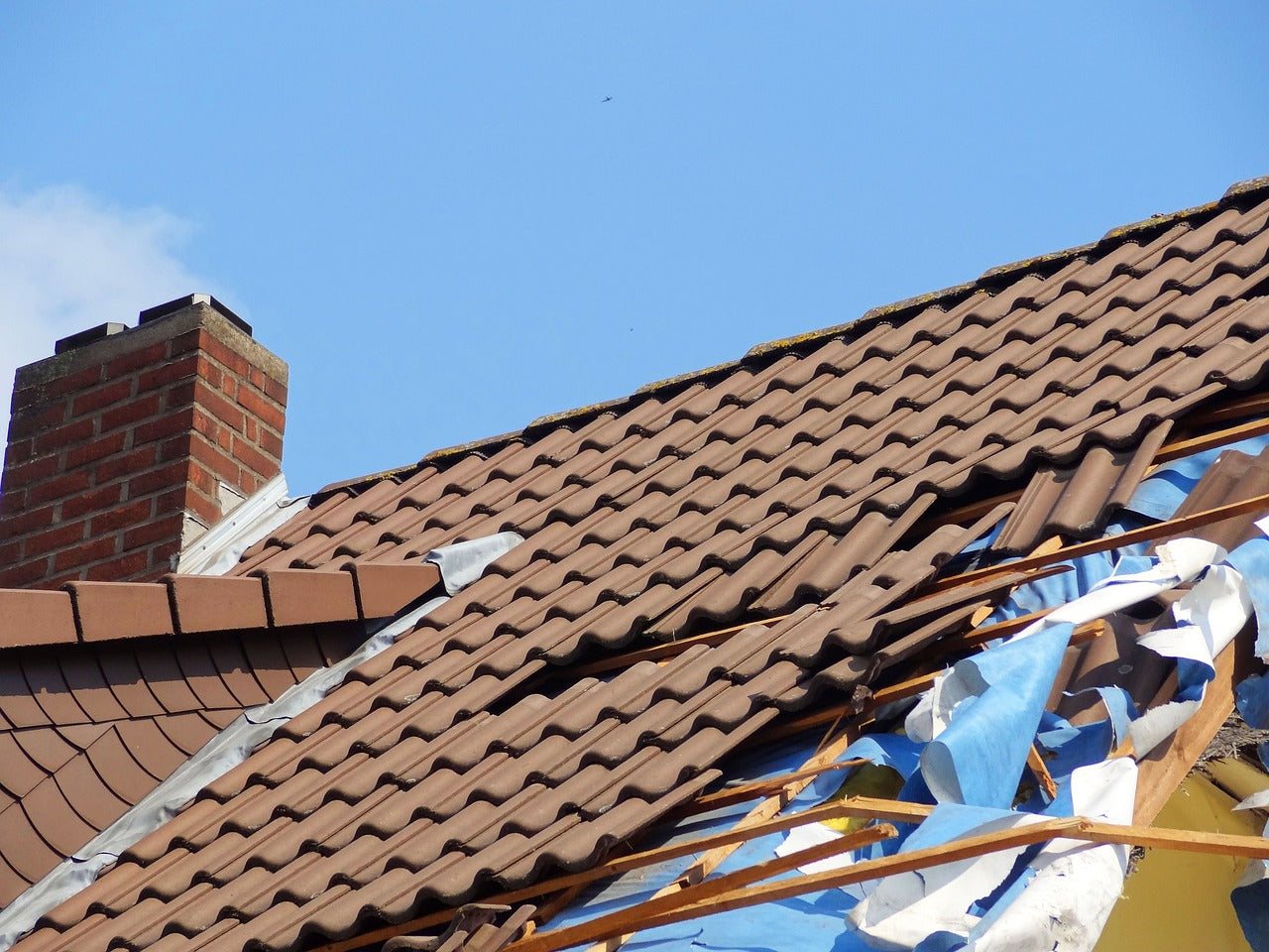How to Choose the Right Roofing Contractor: Tips and Red Flags