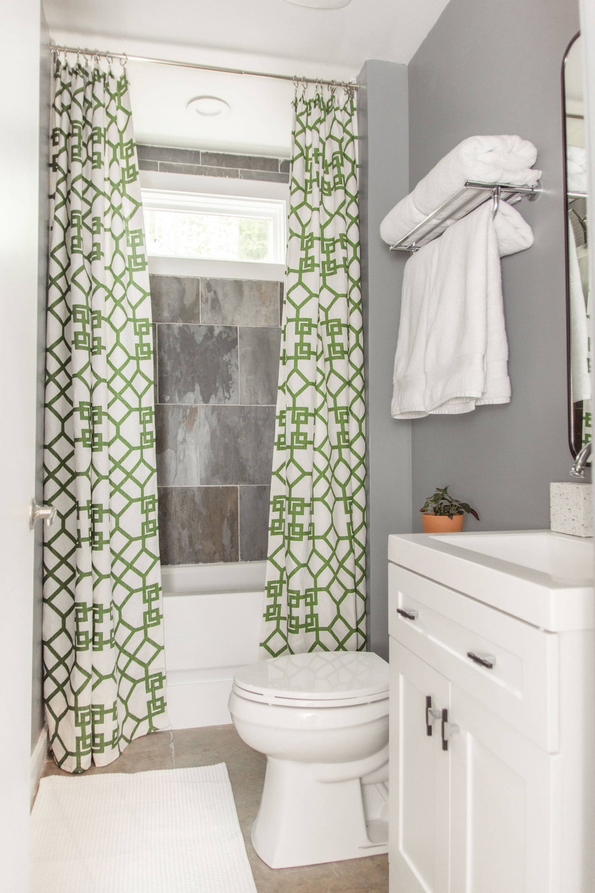 Small Bathroom Shower-to-Bathtub Renovation