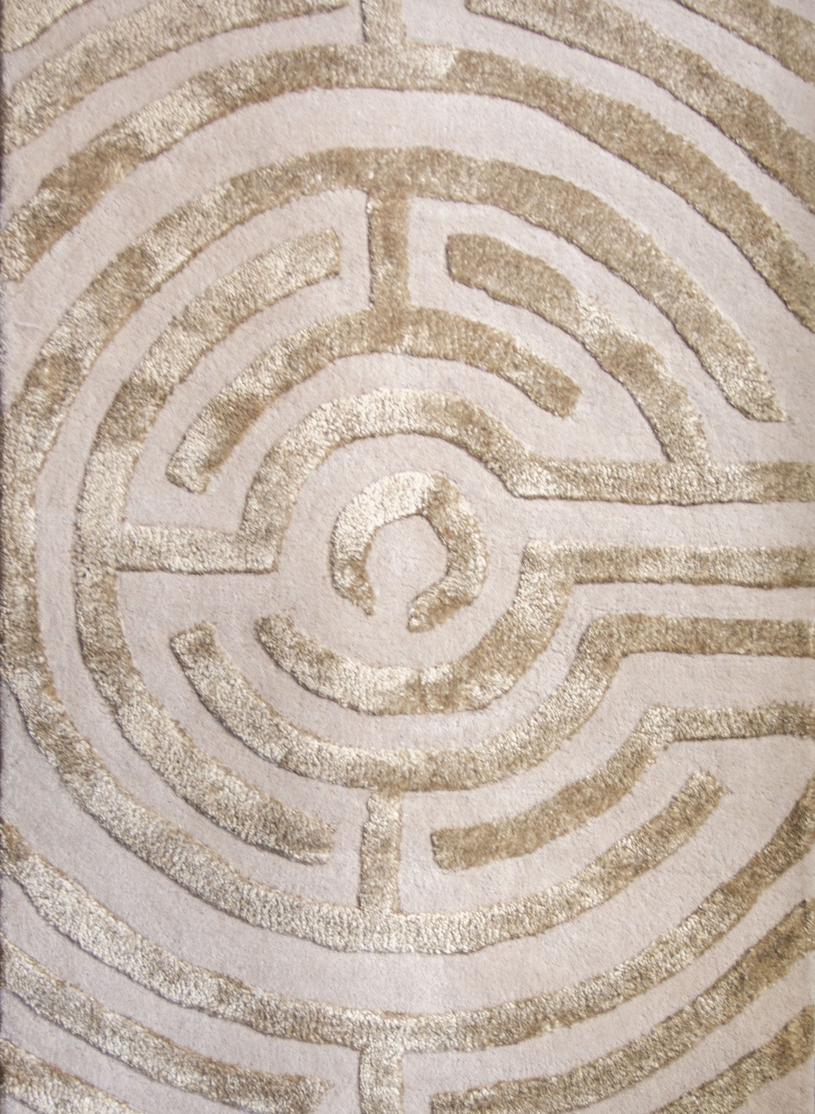 Maze luxury floor rug with a beige border outlining a beige maze
